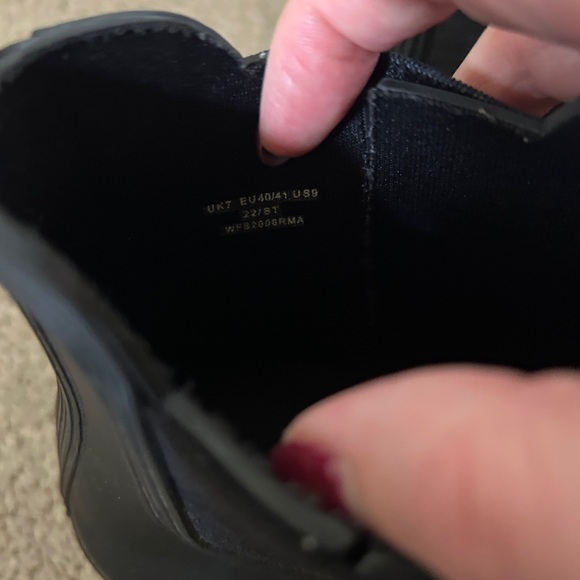 Hunter Classic Black Waterproof Boots - Picture 2 of 4